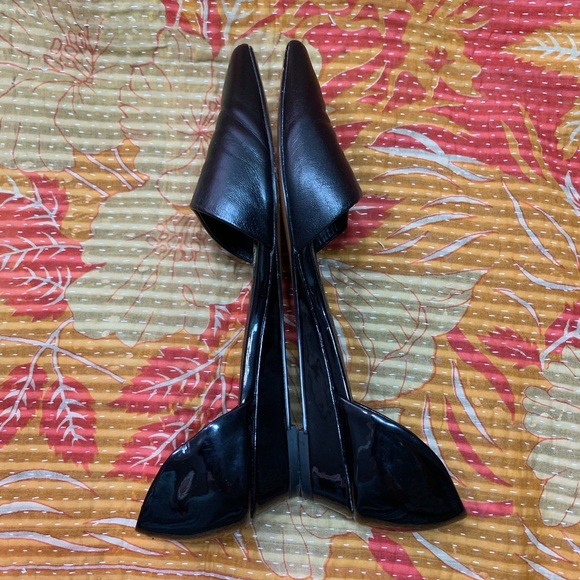 Charles David Black Leather Pointy Toe Cut Flats - Picture 6 of 8